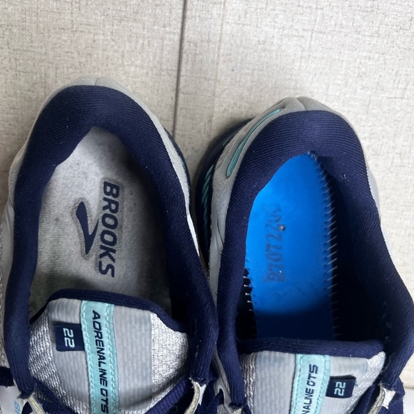 Brooks Women's Athletic Shoes in White and Navy - Picture 3 of 9